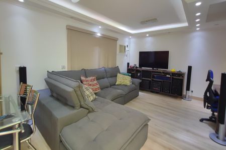 Casa à venda com 220m², 5 quartos e 5 vagas Casa à venda com 220m², 5 quartos e 5 vagasSala de Estar