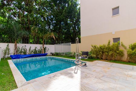 Apartamento à venda com 28m², 1 quarto e sem vaga Apartamento à venda com 28m², 1 quarto e sem vagaÁrea comum - Piscina