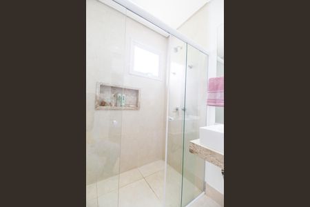 Casa de condomínio à venda com 280m², 3 quartos e 4 vagas Casa de condomínio à venda com 280m², 3 quartos e 4 vagasBanheiro da Suíte 2