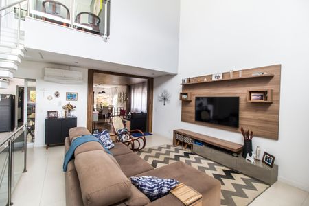 Casa de condomínio à venda com 280m², 3 quartos e 4 vagas Casa de condomínio à venda com 280m², 3 quartos e 4 vagasSala de TV