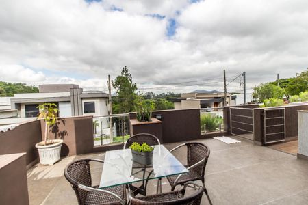 Casa de condomínio à venda com 280m², 3 quartos e 4 vagas Casa de condomínio à venda com 280m², 3 quartos e 4 vagasVaranda