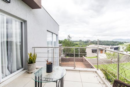 Casa de condomínio à venda com 280m², 3 quartos e 4 vagas Casa de condomínio à venda com 280m², 3 quartos e 4 vagasVaranda