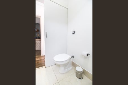 Casa de condomínio à venda com 280m², 3 quartos e 4 vagas Casa de condomínio à venda com 280m², 3 quartos e 4 vagasBanheiro da Suíte 2