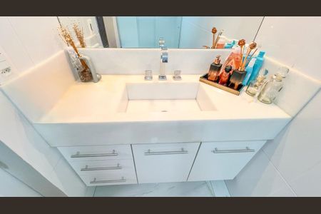 Apartamento à venda com 115m², 4 quartos e 3 vagasBanheiro 2