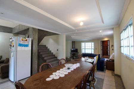 Casa à venda com 300m², 3 quartos e 6 vagas Casa à venda com 300m², 3 quartos e 6 vagasSala de Jantar