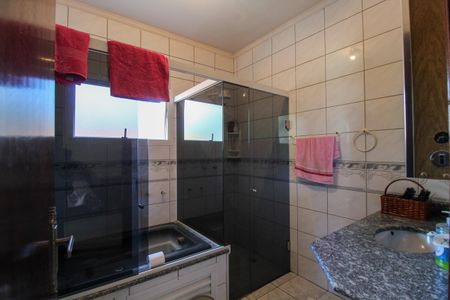 Casa à venda com 300m², 3 quartos e 6 vagas Casa à venda com 300m², 3 quartos e 6 vagasBanheiro do Quarto 1