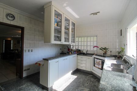 Casa à venda com 300m², 3 quartos e 6 vagas Casa à venda com 300m², 3 quartos e 6 vagasCozinha