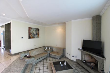 Casa à venda com 300m², 3 quartos e 6 vagas Casa à venda com 300m², 3 quartos e 6 vagasSala