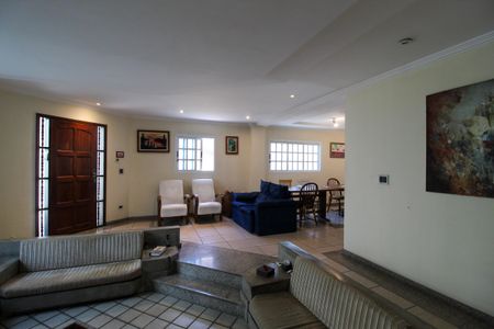 Casa à venda com 300m², 3 quartos e 6 vagas Casa à venda com 300m², 3 quartos e 6 vagasSala