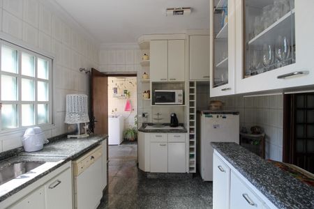 Casa à venda com 300m², 3 quartos e 6 vagas Casa à venda com 300m², 3 quartos e 6 vagasCozinha