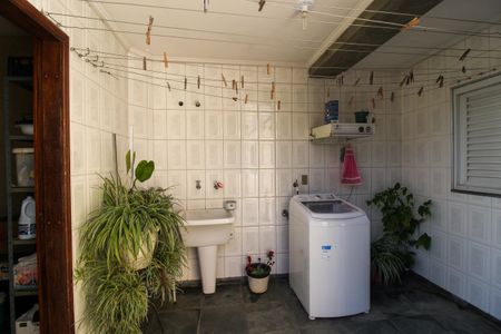 Casa à venda com 300m², 3 quartos e 6 vagas Casa à venda com 300m², 3 quartos e 6 vagasÁrea de Serviço