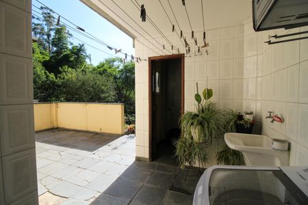 Casa à venda com 300m², 3 quartos e 6 vagas Casa à venda com 300m², 3 quartos e 6 vagasÁrea de Serviço