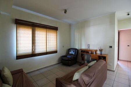 Casa à venda com 300m², 3 quartos e 6 vagas Casa à venda com 300m², 3 quartos e 6 vagasSala de TV