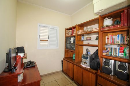 Casa à venda com 300m², 3 quartos e 6 vagas Casa à venda com 300m², 3 quartos e 6 vagasEscritório