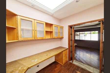 Casa para alugar com 250m², 3 quartos e 4 vagasEscritório