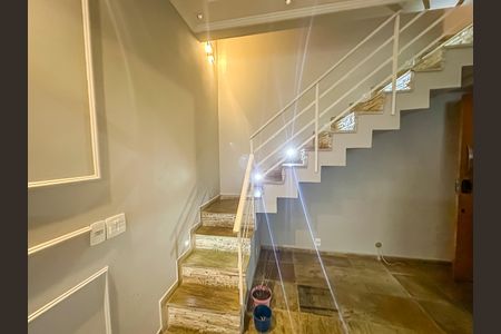 Apartamento para alugar com 96m², 2 quartos e 1 vaga Apartamento para alugar com 96m², 2 quartos e 1 vagaEscada