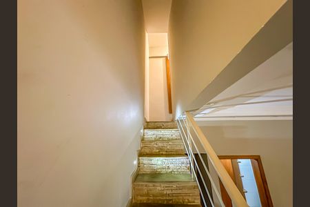 Apartamento para alugar com 96m², 2 quartos e 1 vaga Apartamento para alugar com 96m², 2 quartos e 1 vagaEscada