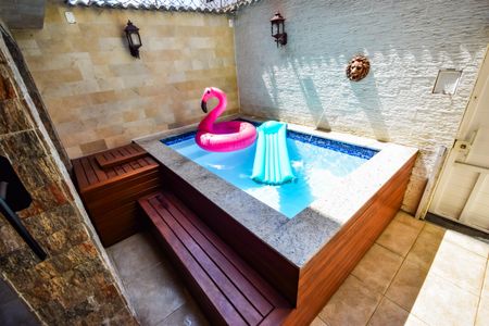 Casa à venda com 167m², 3 quartos e 1 vaga Casa à venda com 167m², 3 quartos e 1 vagaPiscina