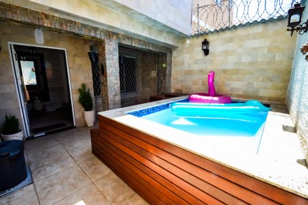 Casa à venda com 167m², 3 quartos e 1 vaga Casa à venda com 167m², 3 quartos e 1 vagaPiscina