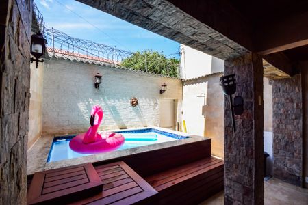 Casa à venda com 167m², 3 quartos e 1 vaga Casa à venda com 167m², 3 quartos e 1 vagaPiscina