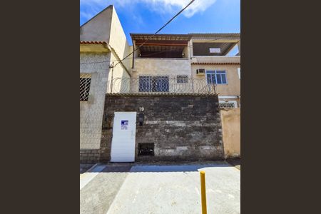 Casa à venda com 167m², 3 quartos e 1 vaga Casa à venda com 167m², 3 quartos e 1 vagaFachada