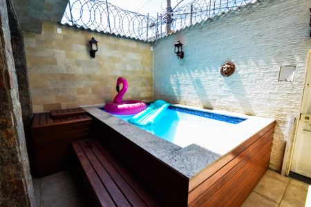 Casa à venda com 167m², 3 quartos e 1 vaga Casa à venda com 167m², 3 quartos e 1 vagaPiscina