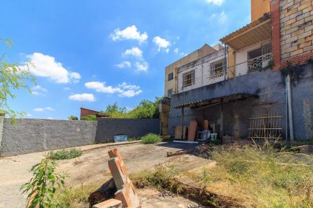 Casa à venda com 57m², 2 quartos e 4 vagasFoto 02