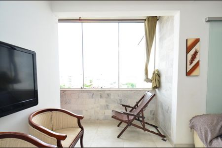 Apartamento à venda com 75m², 2 quartos e 1 vagaSala de estar