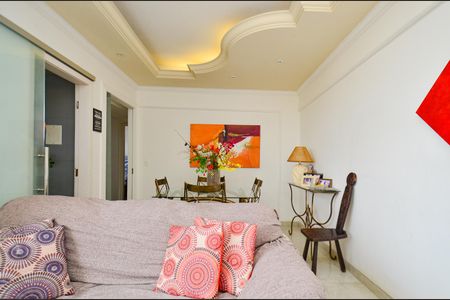 Apartamento à venda com 75m², 2 quartos e 1 vagaSala de estar