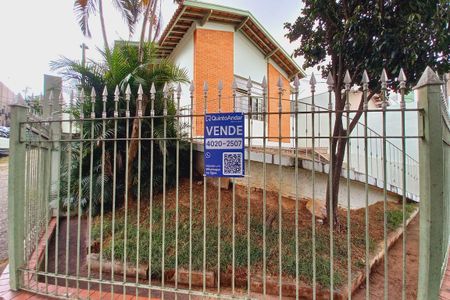Casa à venda com 140m², 3 quartos e 4 vagasPlaca Instalada
