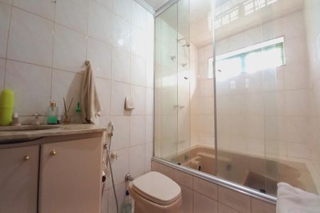 Casa à venda com 140m², 3 quartos e 4 vagasBanheiro da Suíte