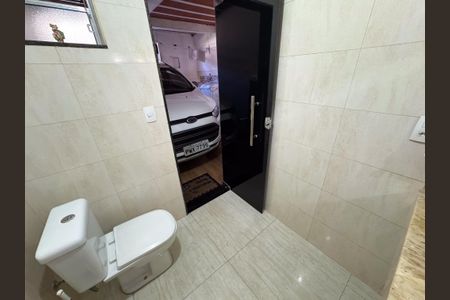 Casa de condomínio à venda com 160m², 3 quartos e 1 vagaBanheiro