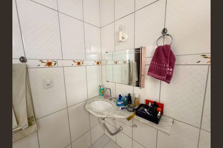 Casa de condomínio à venda com 160m², 3 quartos e 1 vagaBanheiro 2