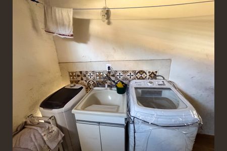 Casa de condomínio à venda com 160m², 3 quartos e 1 vagaÁrea de Serviço