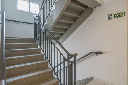 Apartamento à venda com 51m², 2 quartos e 1 vaga Apartamento à venda com 51m², 2 quartos e 1 vagaEscadas
