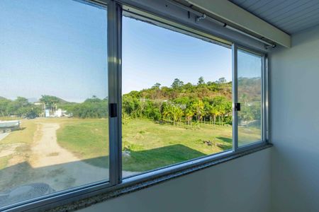 Casa de condomínio à venda com 133m², 4 quartos e 1 vagaSuíte 1 Janela