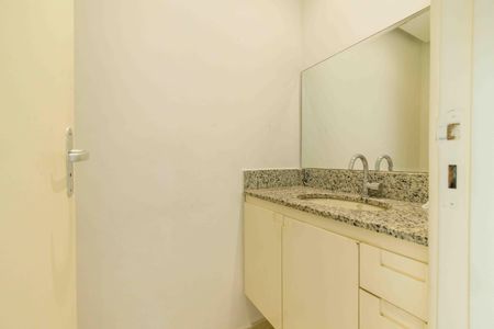 Casa de condomínio à venda com 133m², 4 quartos e 1 vagaLavabo