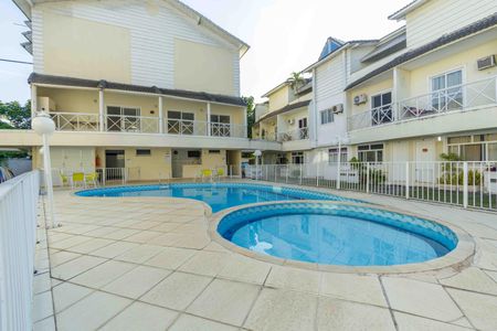 Casa de condomínio à venda com 133m², 4 quartos e 1 vagaÁrea Comum Piscina