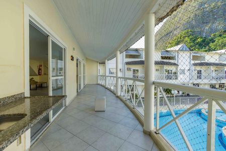 Casa de condomínio à venda com 133m², 4 quartos e 1 vagaÁrea Comum Salão de Festas