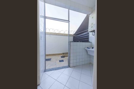 Casa de condomínio à venda com 133m², 4 quartos e 1 vagaÁrea de Serviço