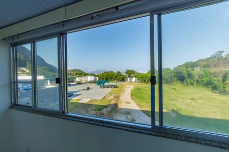 Casa de condomínio à venda com 133m², 4 quartos e 1 vagaSuíte 1 Janela