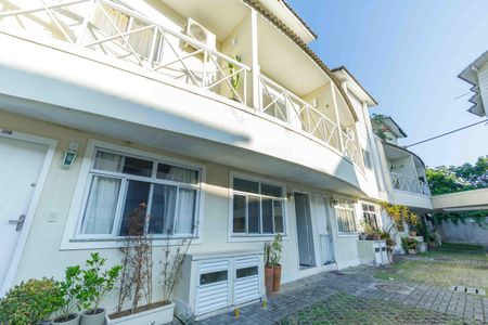 Casa de condomínio à venda com 133m², 4 quartos e 1 vagaFachada