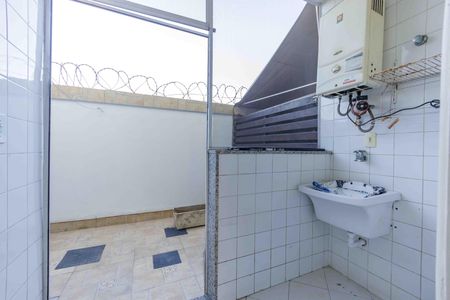 Casa de condomínio à venda com 133m², 4 quartos e 1 vagaÁrea de Serviço