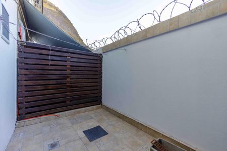 Casa de condomínio à venda com 133m², 4 quartos e 1 vagaÁrea de Serviço