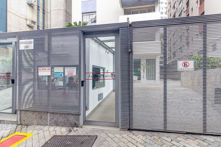 Apartamento à venda com 120m², 3 quartos e 1 vaga Apartamento à venda com 120m², 3 quartos e 1 vagaFachada