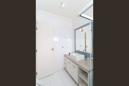 Casa à venda com 260m², 3 quartos e 6 vagasBanheiro Suíte 1