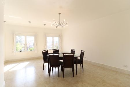 Casa à venda com 260m², 3 quartos e 6 vagasSala