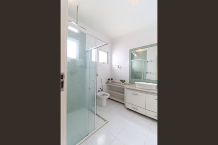 Casa à venda com 260m², 3 quartos e 6 vagasBanheiro Suíte 3