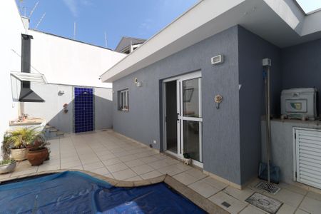 Casa à venda com 260m², 3 quartos e 6 vagasQuintal