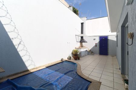Casa à venda com 260m², 3 quartos e 6 vagasQuintal